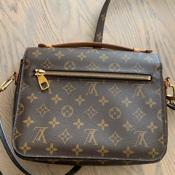 Louis Vuitton Pochette Métis Monogram - Picture 6 of 7